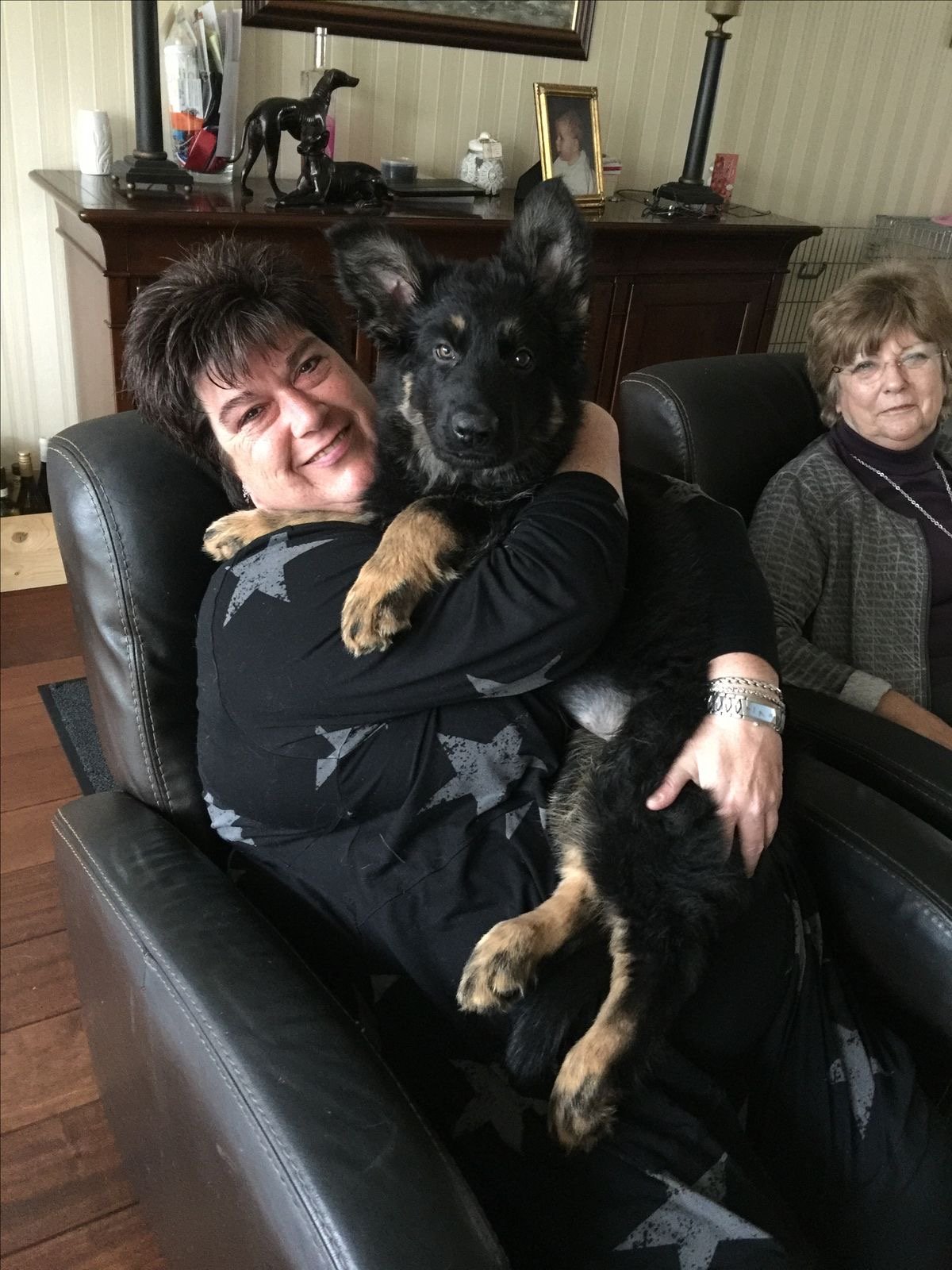 Anna Fischer mit ihrem Welpen